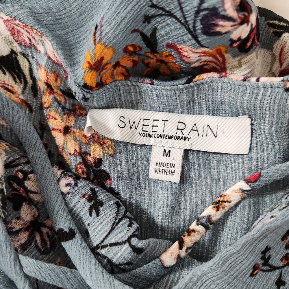 NWT sweet rain blue floral open shoulder top with straps and off shoulder sleeve - Picture 4 of 5